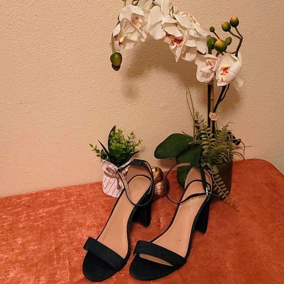 Heels 👠 - Picture 1 of 1